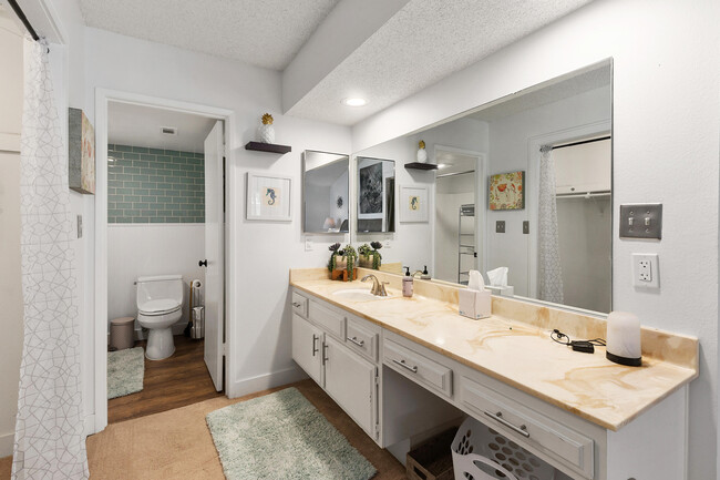Building Photo - 49336 Eisenhower Dr