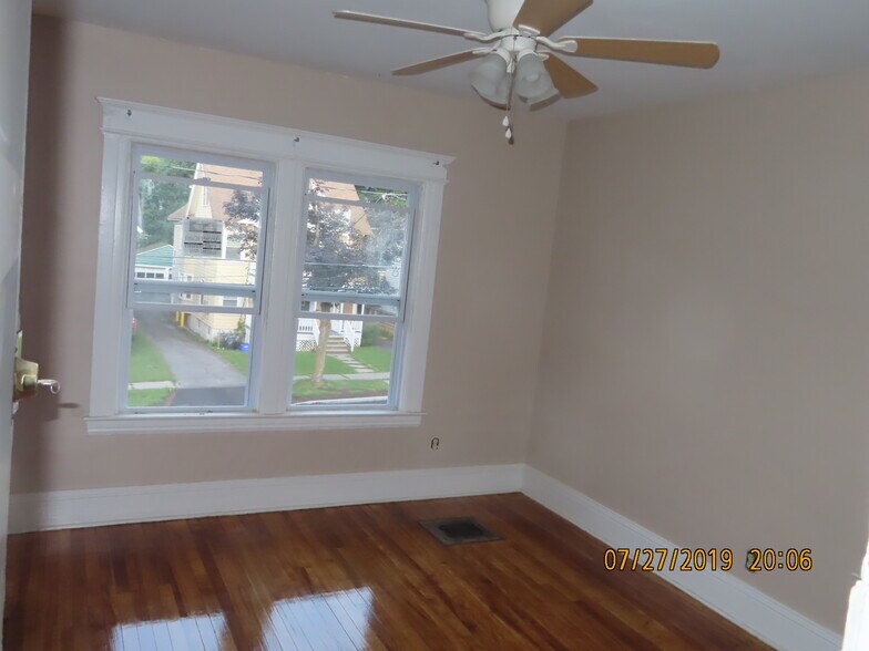 Bedroom - 920 Ackerman Ave