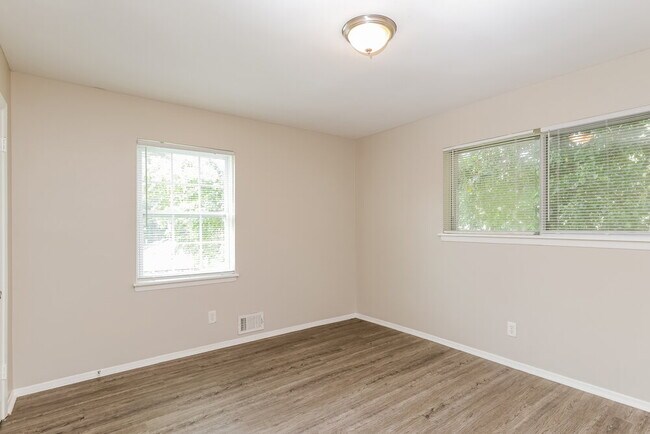 Building Photo - 2810 Swansea Ct