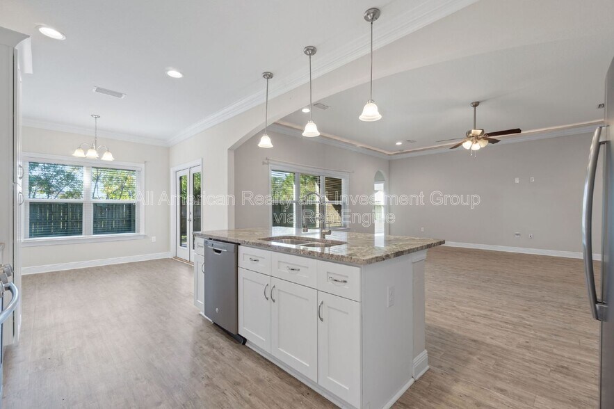 Building Photo - 242 Cecelia Dr NW