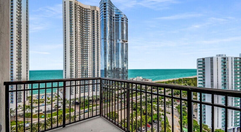 Building Photo - Marina del Viento