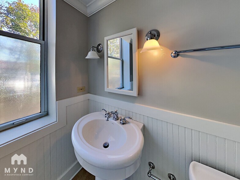 Building Photo - 985 Ponce De Leon Ave NE