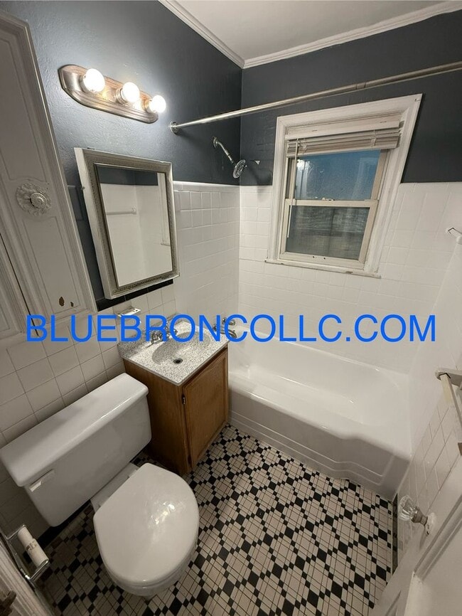 Building Photo - Beautiful 2 bedroom 1 bathroom home with 1...