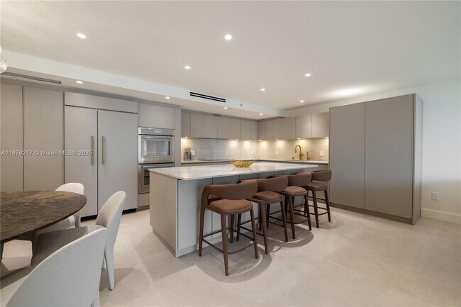 Building Photo - 10205 Collins Ave