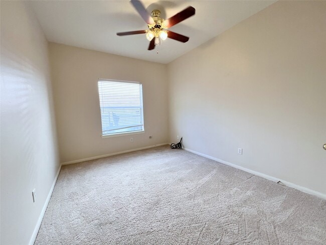 Building Photo - 4723 Silverlake Dr