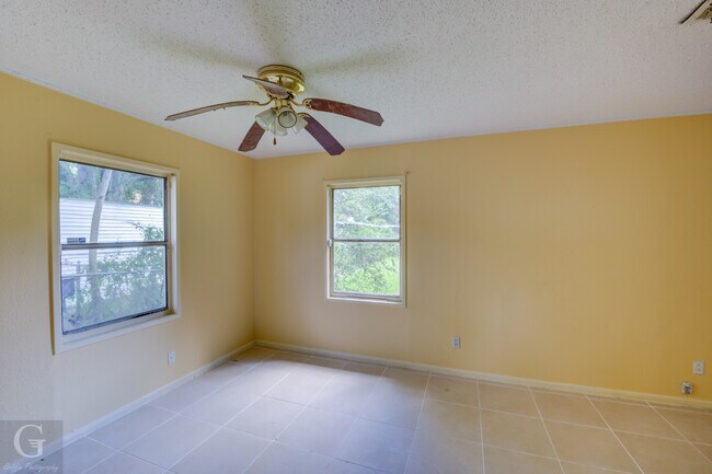 Building Photo - 3051 Amherst St