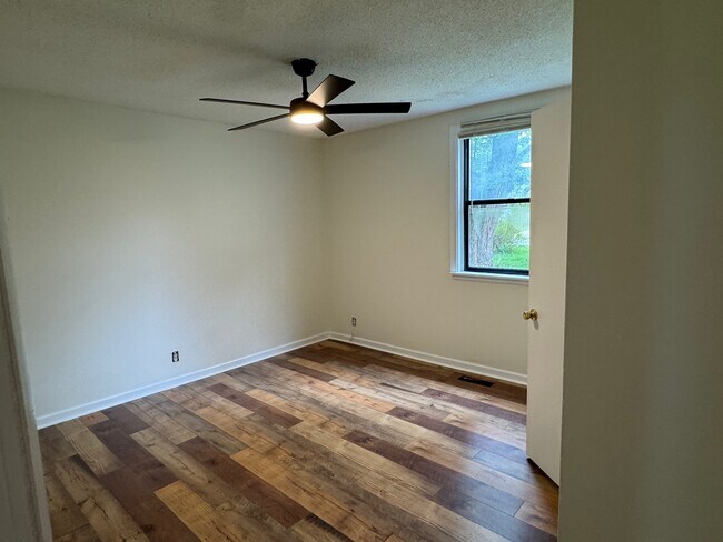 Building Photo - 112 William Dr