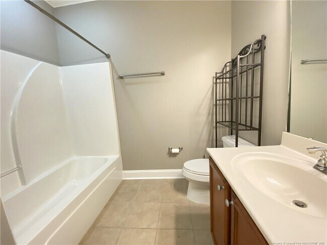 Building Photo - 411 Gallery Dr