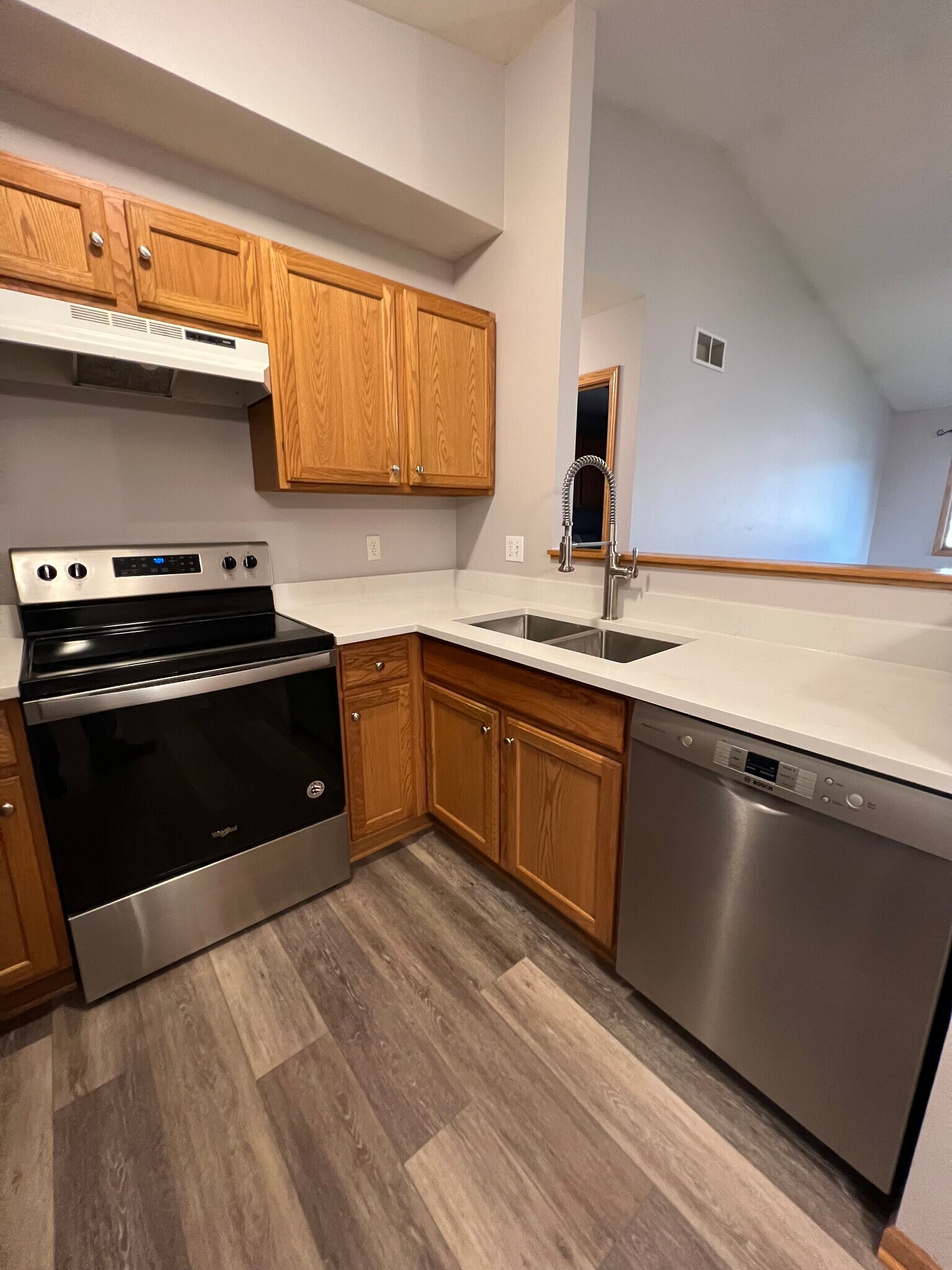 Building Photo - 611 Wellington Dr