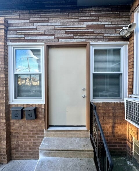 Front Door - 1240 Pratt St