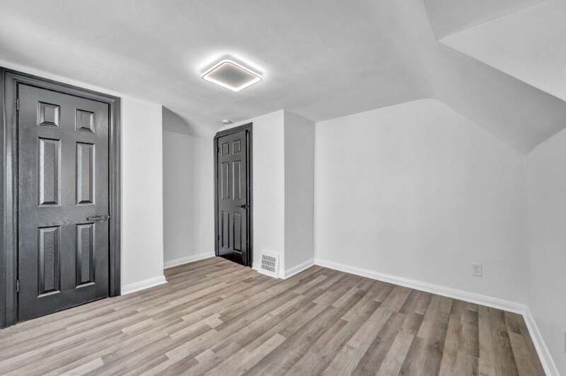 Building Photo - 1927 Hamilton Ave