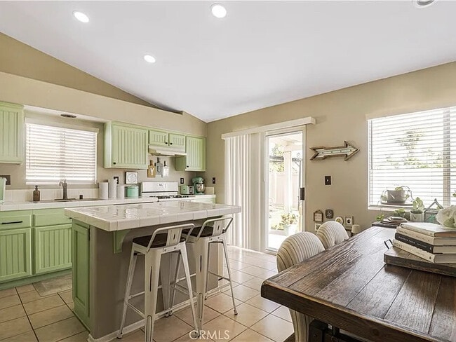 Building Photo - 332 Del Flora St