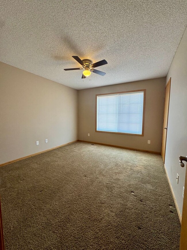 Building Photo - Townhome SW Rochester Mn 2 bedroom 2 bath ...