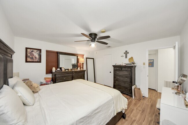 Building Photo - 18 N Deerfoot Cir