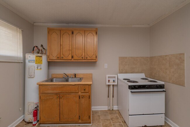 Building Photo - SECTION 8 ACCEPTED! - Cozy 2-Bedroom Home in Prime Augusta Location