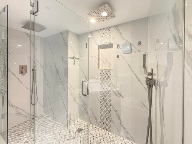 Building Photo - 3000 N Ocean Dr