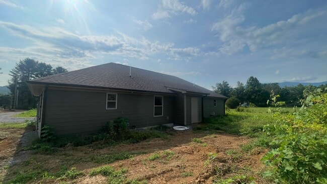 Building Photo - 3883 Holders Grove Rd