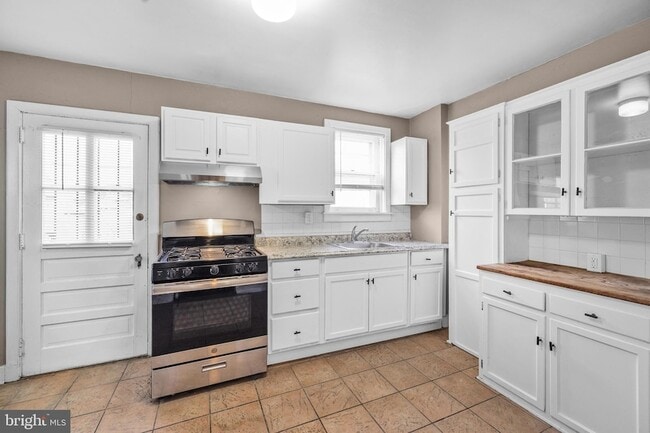 Building Photo - 123 Eastlawn Ave