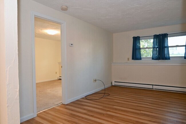 Building Photo - 12 Sunnyside Ave