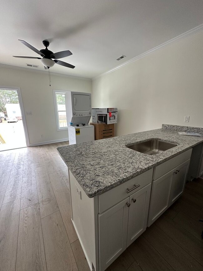 Building Photo - 904 Fort Totten Dr