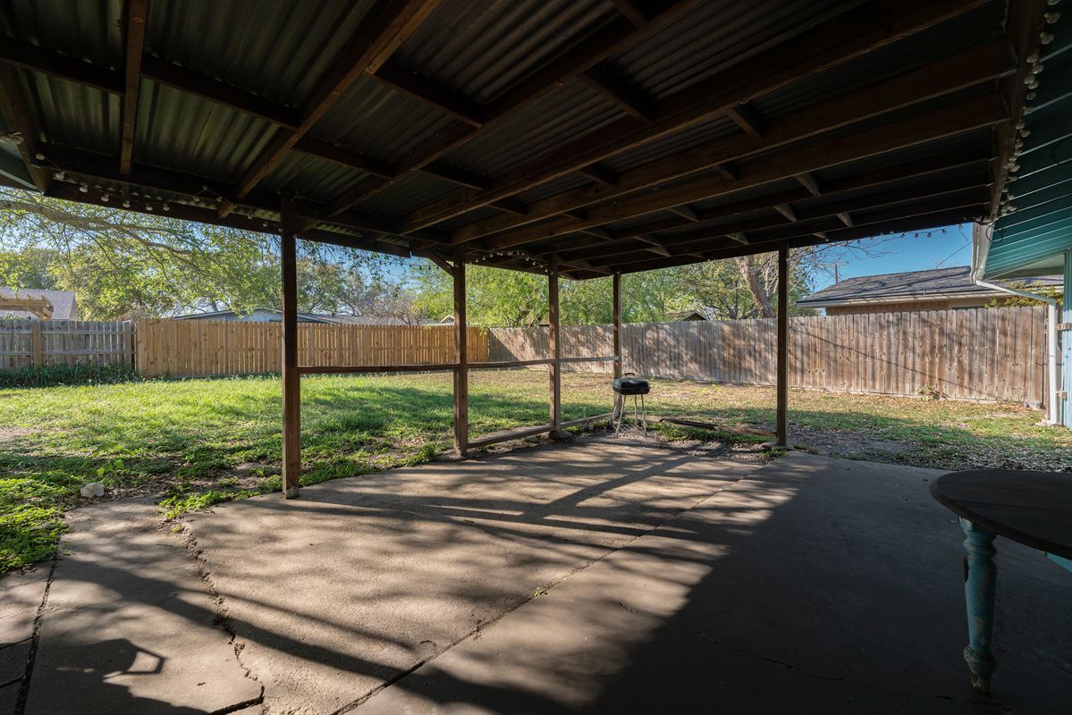 Building Photo - 1719 Austin St