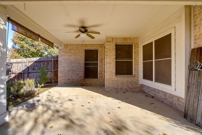 Building Photo - Beautiful Corner Lot Home in North Arlington-  3 Bed, 2 Bath- Ready for New Tenants- Arlington ISD