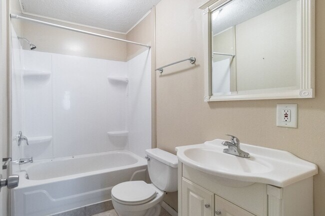 Building Photo - **$500 Move In Credit - SHORT TERM LEASE O...