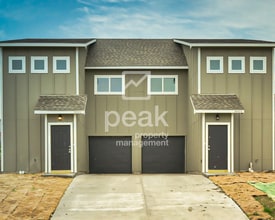 Building Photo - $1599! 3Bed/2.5Bath Fort Worth Duplex! Free application through 8/10! See information in descript...
