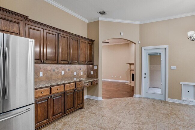 Building Photo - 133 Lone Oak Dr