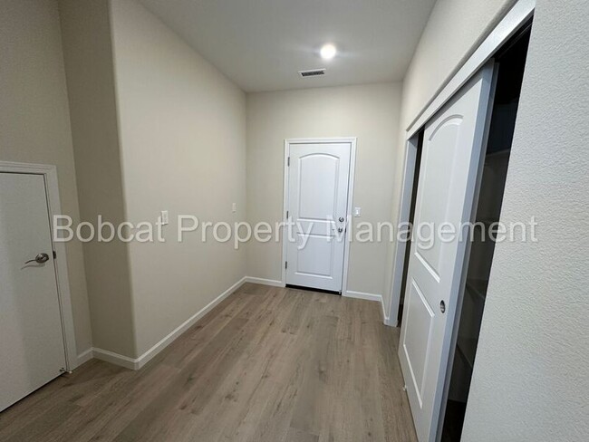 Building Photo - 862 Furlong Dr