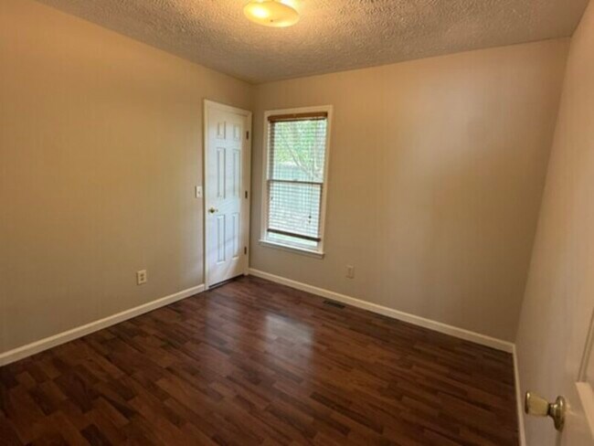 Building Photo - 1267 Exeter Ln