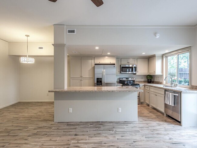 Building Photo - 14703 Barryknoll Ln