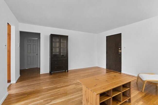 Building Photo - 116 71st St