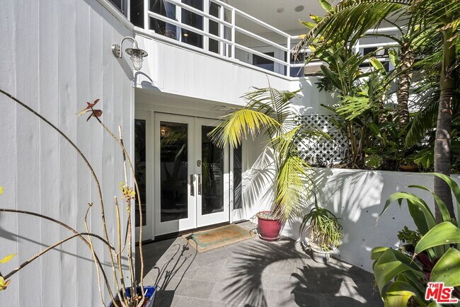 Building Photo - 31833 W Sea Level Dr