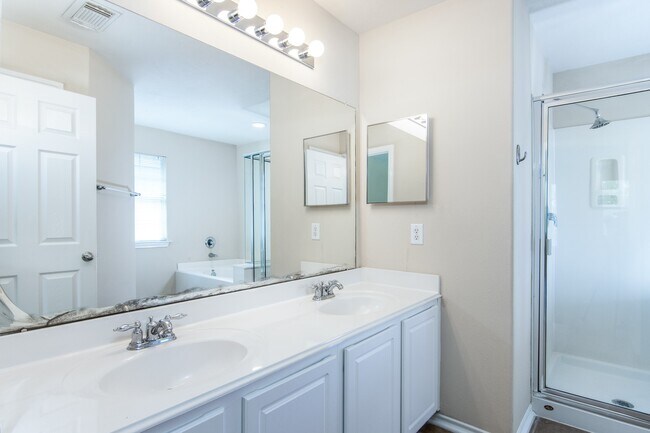 Building Photo - 207 N Burberry Park Cir