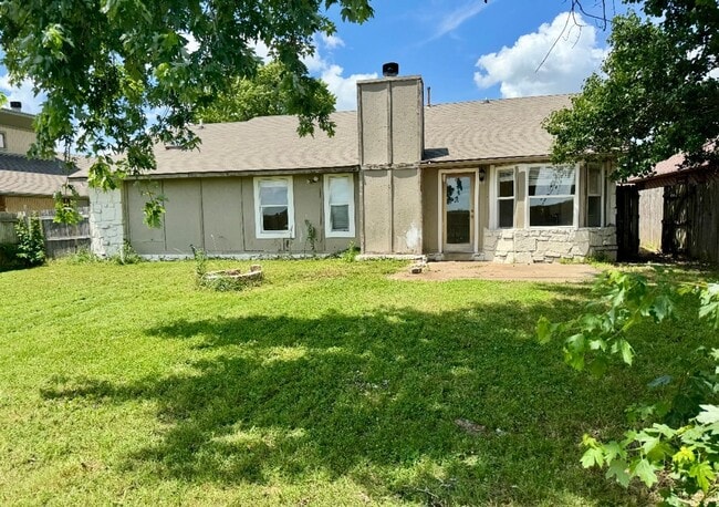 Building Photo - Like new!  3/2/2 Country Aire Estates