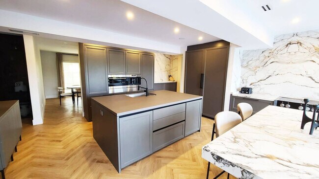 Building Photo - 4312 NE 22nd Ave