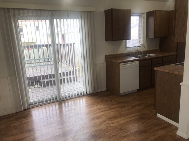 Building Photo - 440 22nd St E