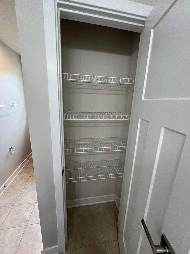 Building Photo - 3 Bed 2 Bath Townhome Located in Simpsonville