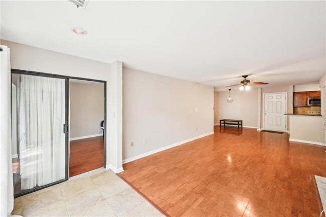 Building Photo - 2303 Pine Heights Dr NE