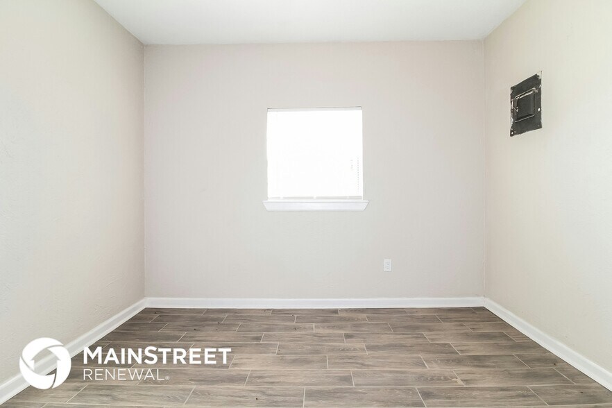 Building Photo - 1404 SW 62nd St