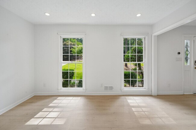 Building Photo - 5 Bedroom Two Story Colonial Home in Walton HS District