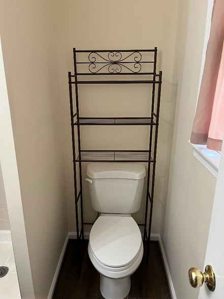 Building Photo - 301 Inglewood Dr