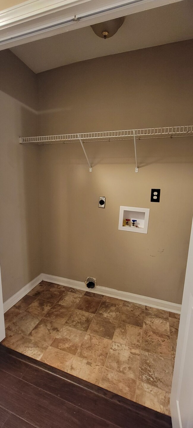 Building Photo - So CLEAN and AFFORDABLE~