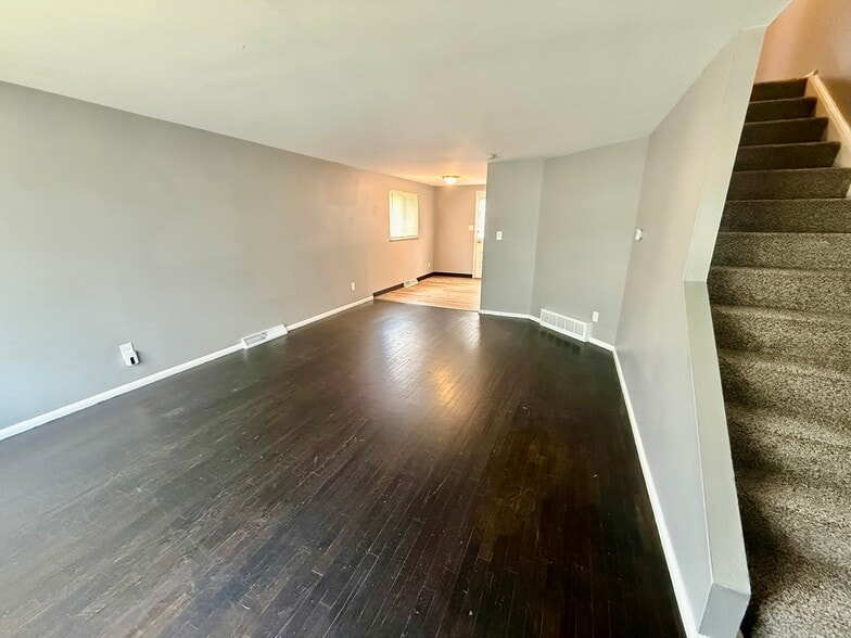 Building Photo - 4944 Fairway Ct