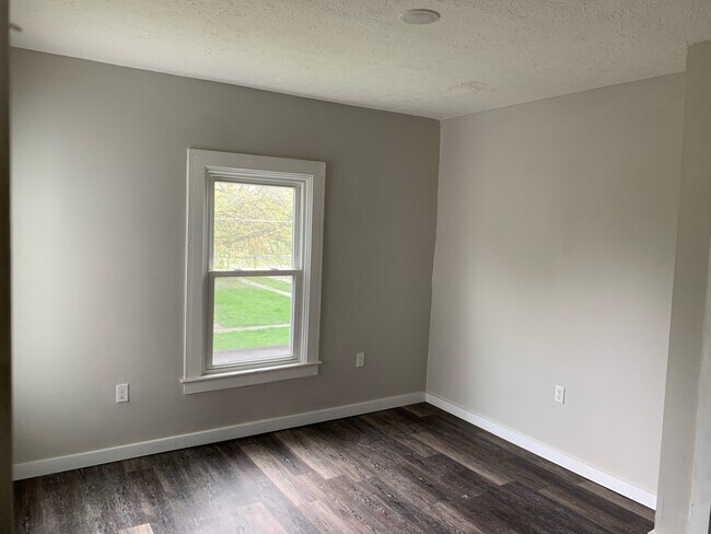 Building Photo - 217