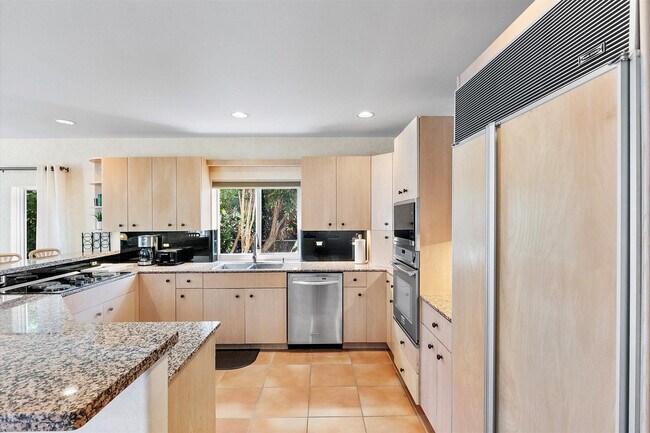 Building Photo - 2484 SE 12th St