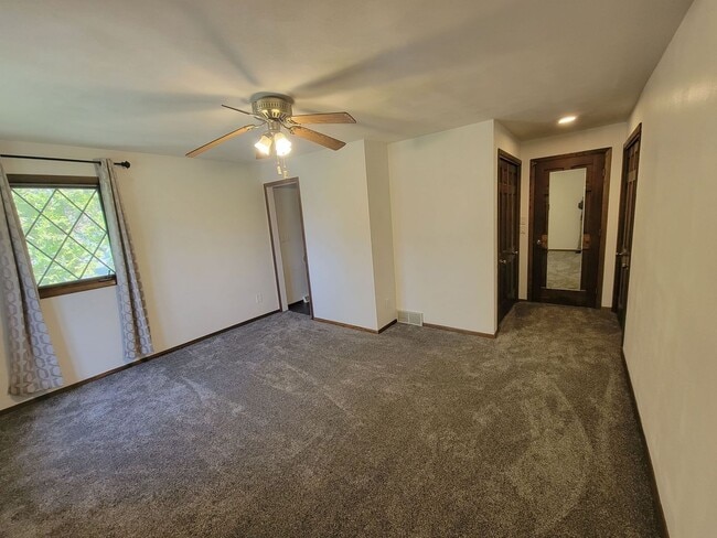 Building Photo - 11 S Sunny Slope Ct