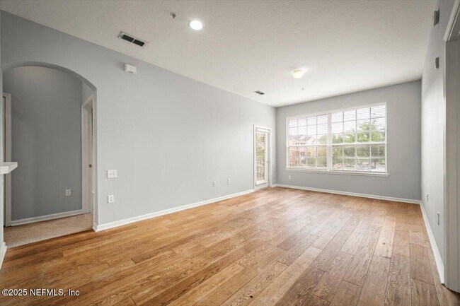 Building Photo - 7990 Baymeadows Cir E