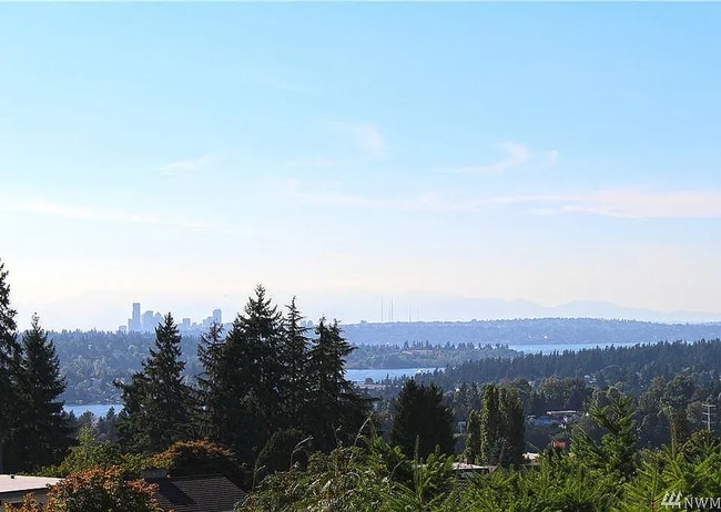 Building Photo - Stunning Somerset Home with Breathtaking City, Mountain & Lake Views – 5 Bedrooms, Gourmet Kitchen